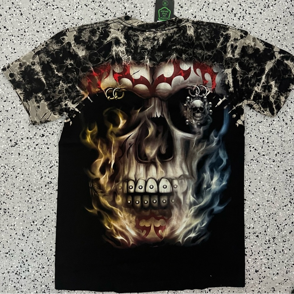 Glow in the Dark 3D SKULL ON FIRE SHIRT. NWT